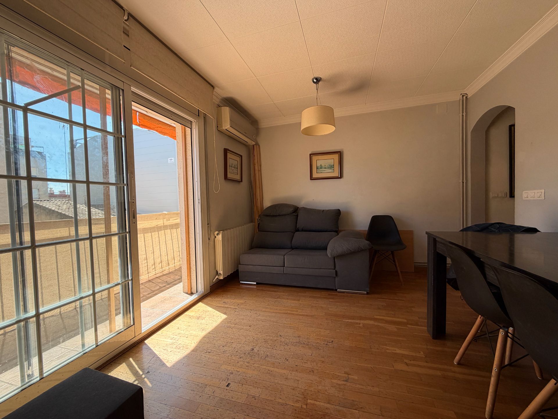 Sala d'estar de Pis en venda en Vilafranca del Penedès amb Aire condicionat, Moblat i Balcó