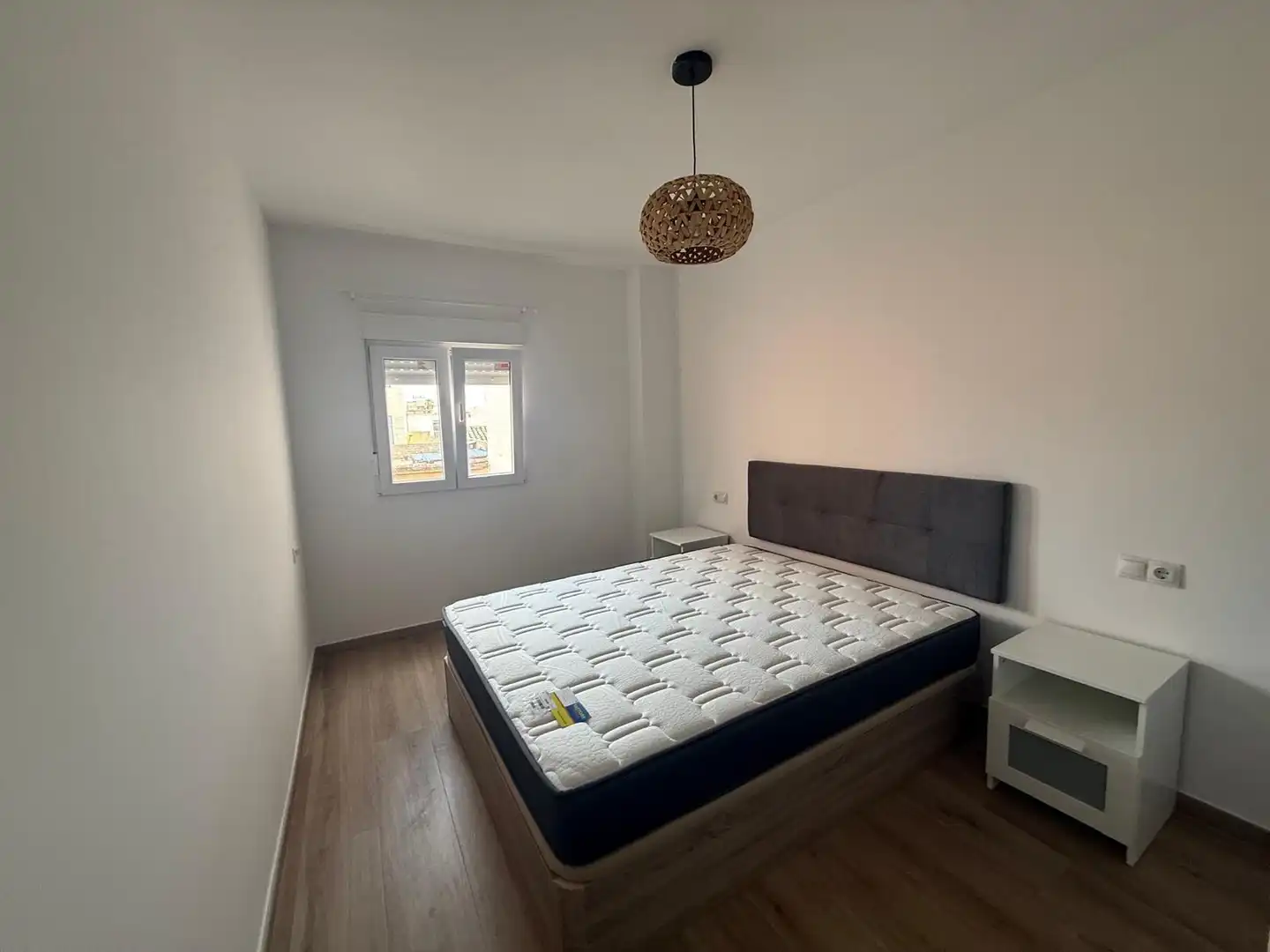 Schlafzimmer von Wohnung zur Miete in Carlet mit Balkon