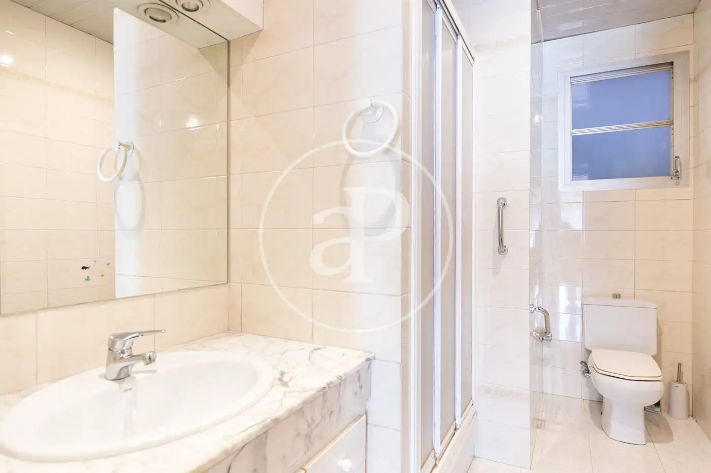 Baño de Piso en venta en Barcelona con Aire acondicionado, Calefacción y Terraza