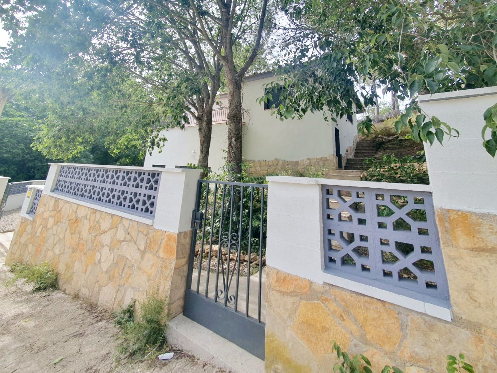 Vista exterior de Casa o xalet en venda en La Llacuna amb Calefacció, Jardí privat i Terrassa