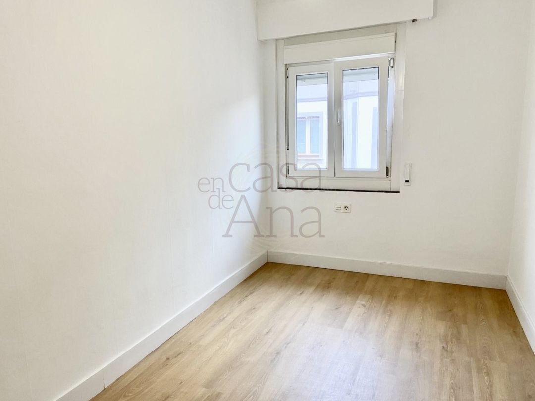 Bedroom of Flat for sale in Sestao 