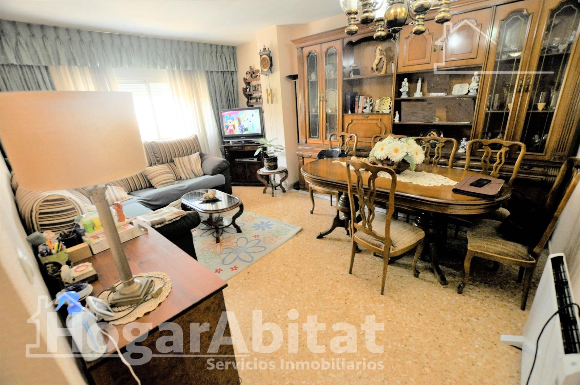 Living room of Flat for sale in  Valencia Capital  with Air Conditioner
