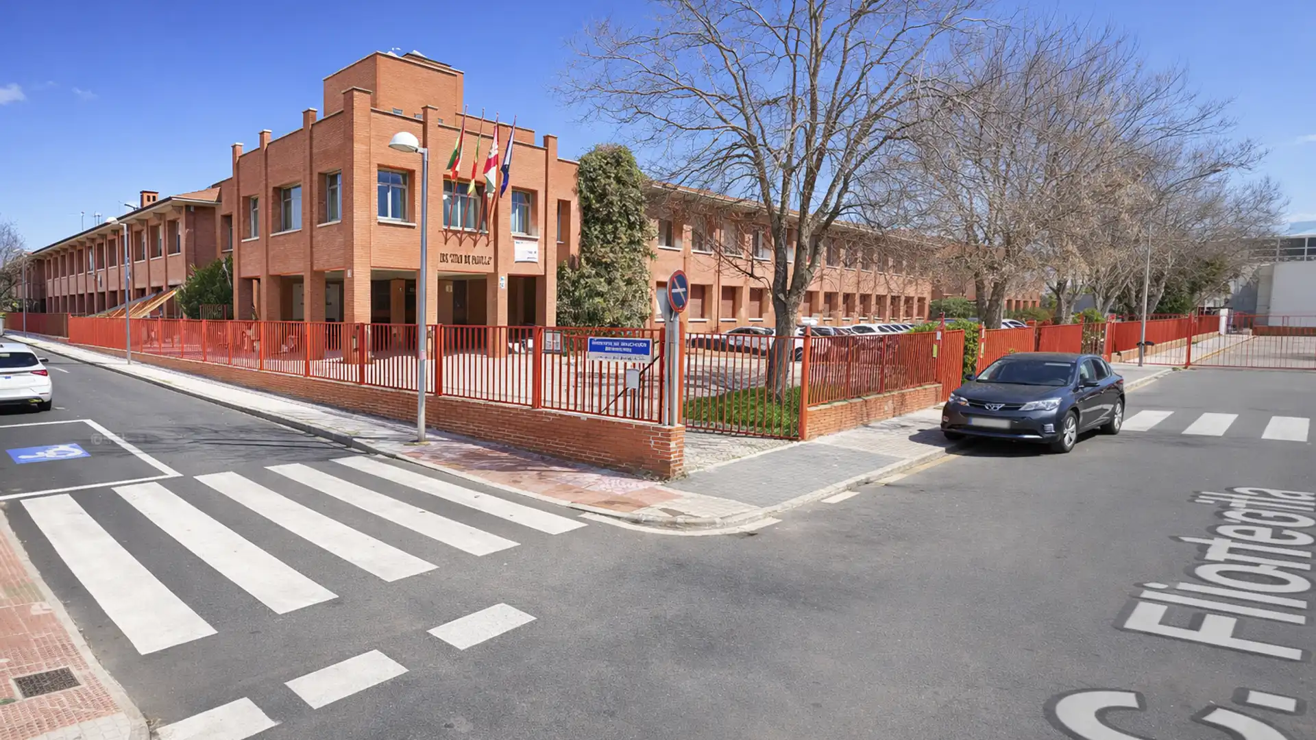 Vista exterior de Casa adosada en venda en Torrijos amb Aire condicionat, Calefacció i Traster