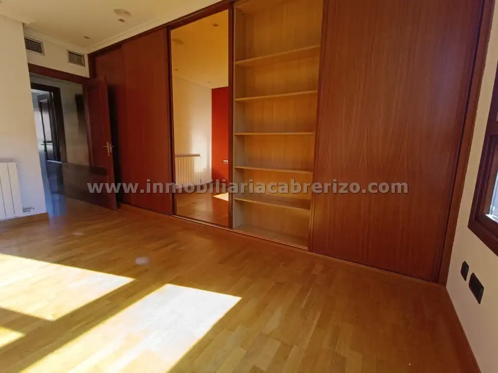 Flat for sale in Calle Rodrigo de Arriaga Mendo, Residencia