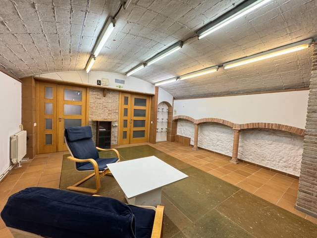 Local comercial en Venta en Plaça del Mercat en El Clot