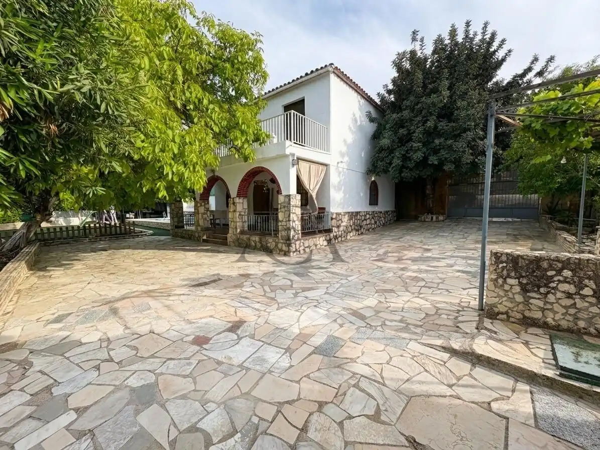 Außenansicht von Haus oder Chalet zum Verkauf in Lucena mit Privatgarten, Abstellraum und Schwimmbad