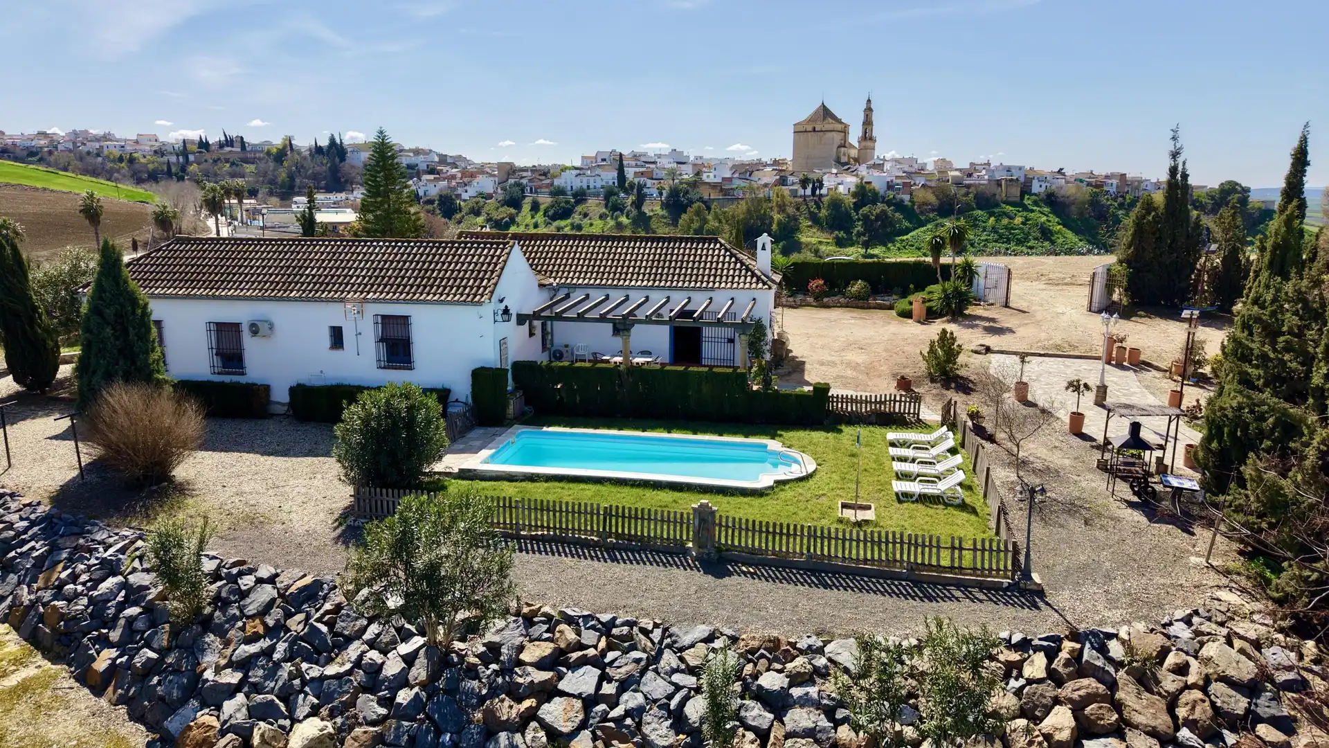 Jardín de Finca rústica en venta en Santaella con Aire acondicionado, Jardín privado y Terraza