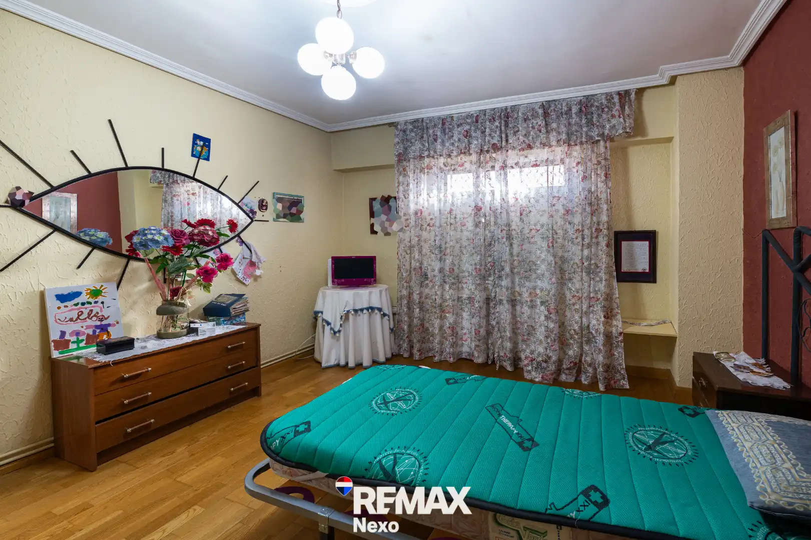 Habitación de Casa adosada en venta en Benavente con Jardín privado, Parquet y Trastero