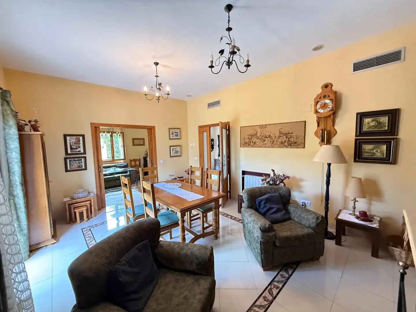 Comedor de Casa o chalet en venta en Alcalá de Guadaira con Aire acondicionado, Calefacción y Jardín privado