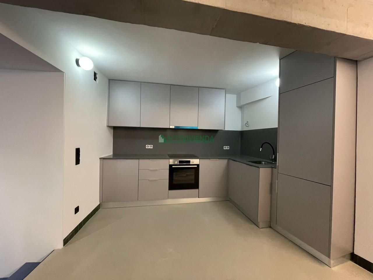 Cuina de Planta baixa en venda en Vigo  amb Calefacció