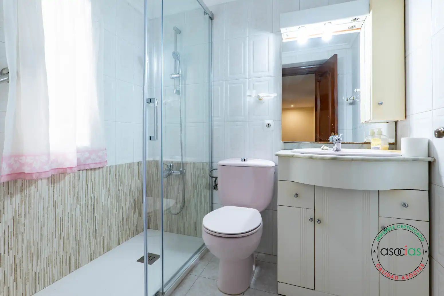 Baño de Piso en venta en Gijón  con Calefacción y Trastero