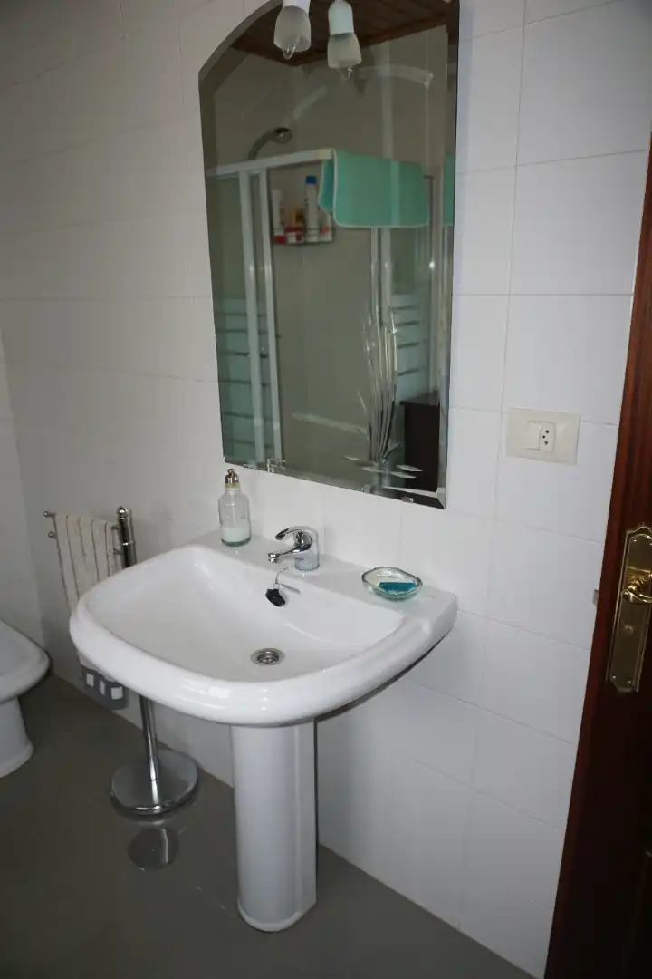 Bany de Casa o xalet en venda en Melide amb Jardí privat i Moblat
