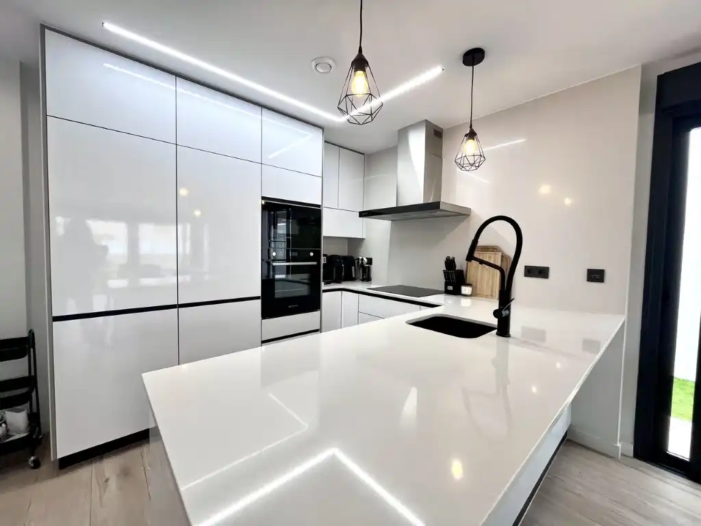 House with pool for sale in Calle Corbeta-Punta Prima, imagen 6