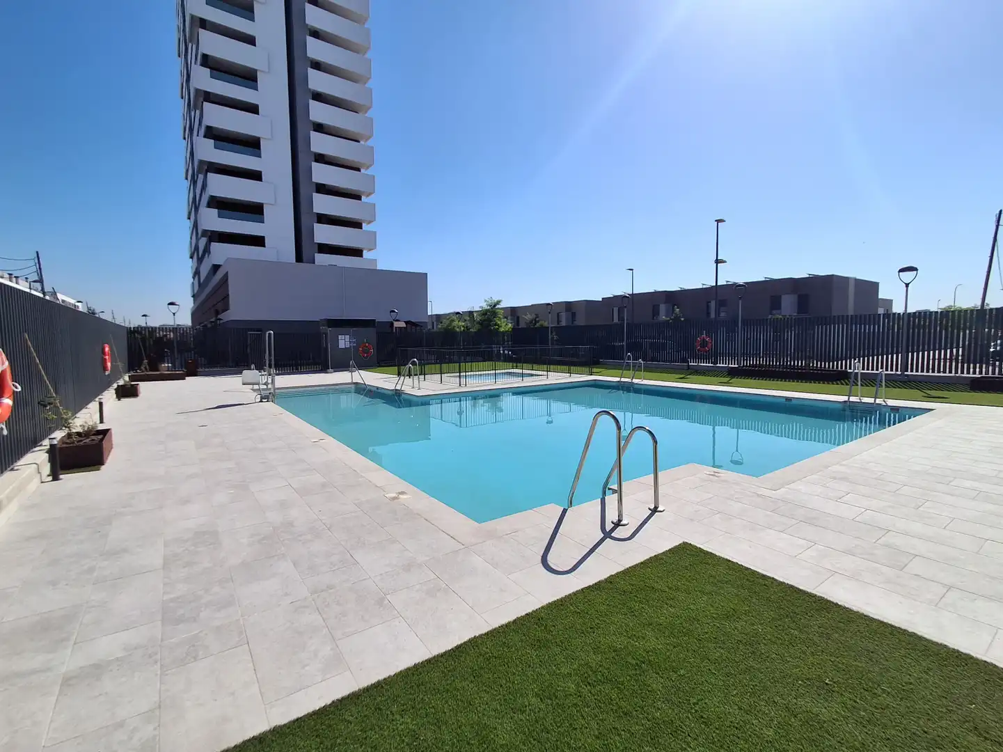 Piscina de Pis de lloguer en Sevilla amb Aire condicionat, Calefacció i Jardí privat
