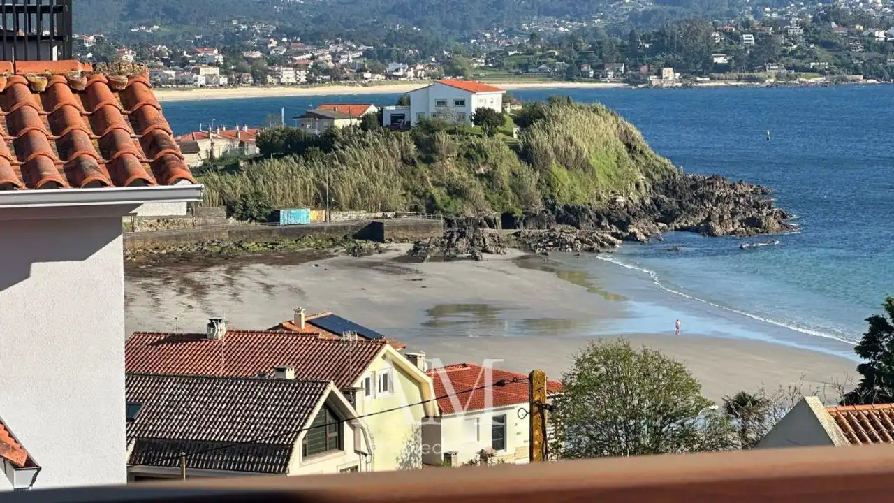 Vista exterior de Casa o xalet en venda en Nigrán amb Calefacció, Jardí privat i Terrassa