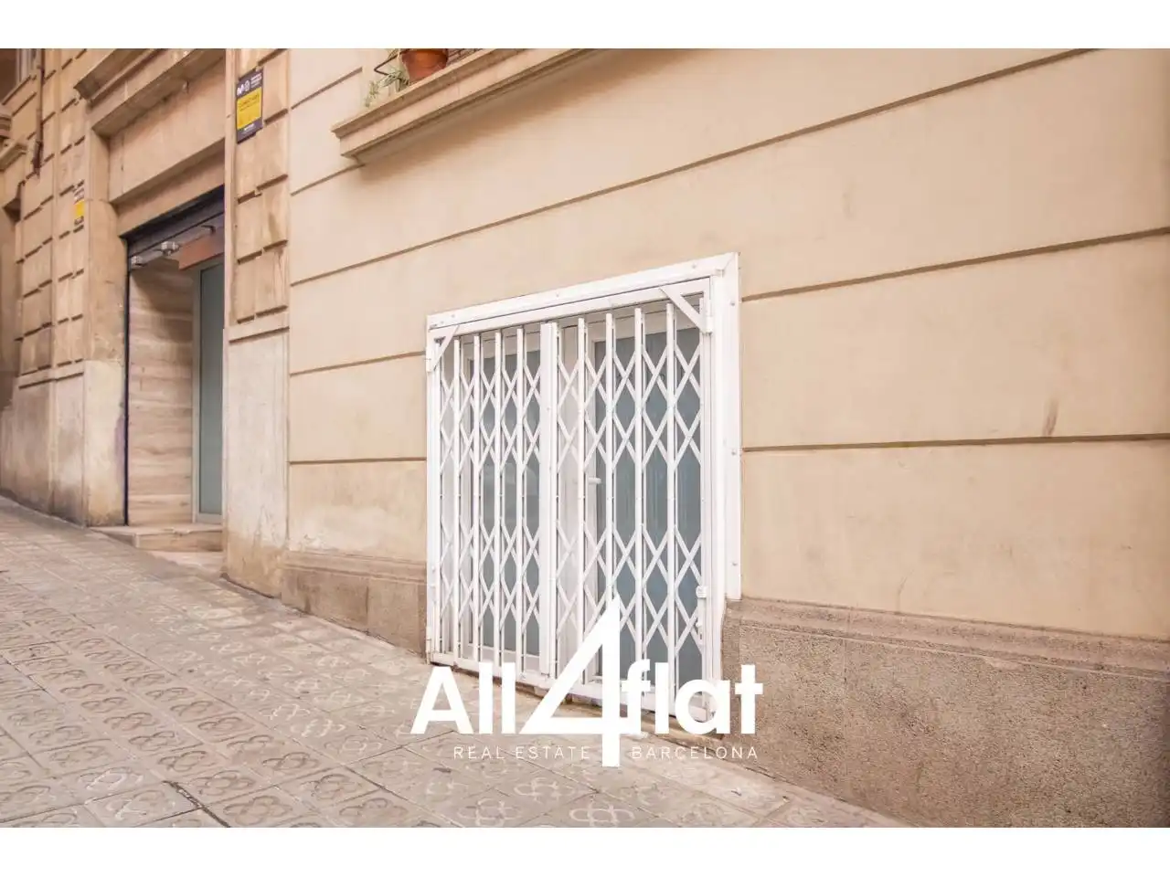 Vista exterior de Local en venta en Barcelona