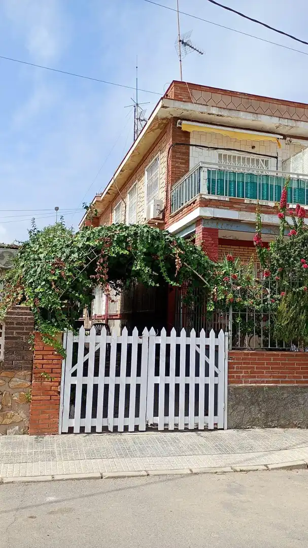 Bajo con jardín en venta en PUNTA BRAVA - URRUTIAS
