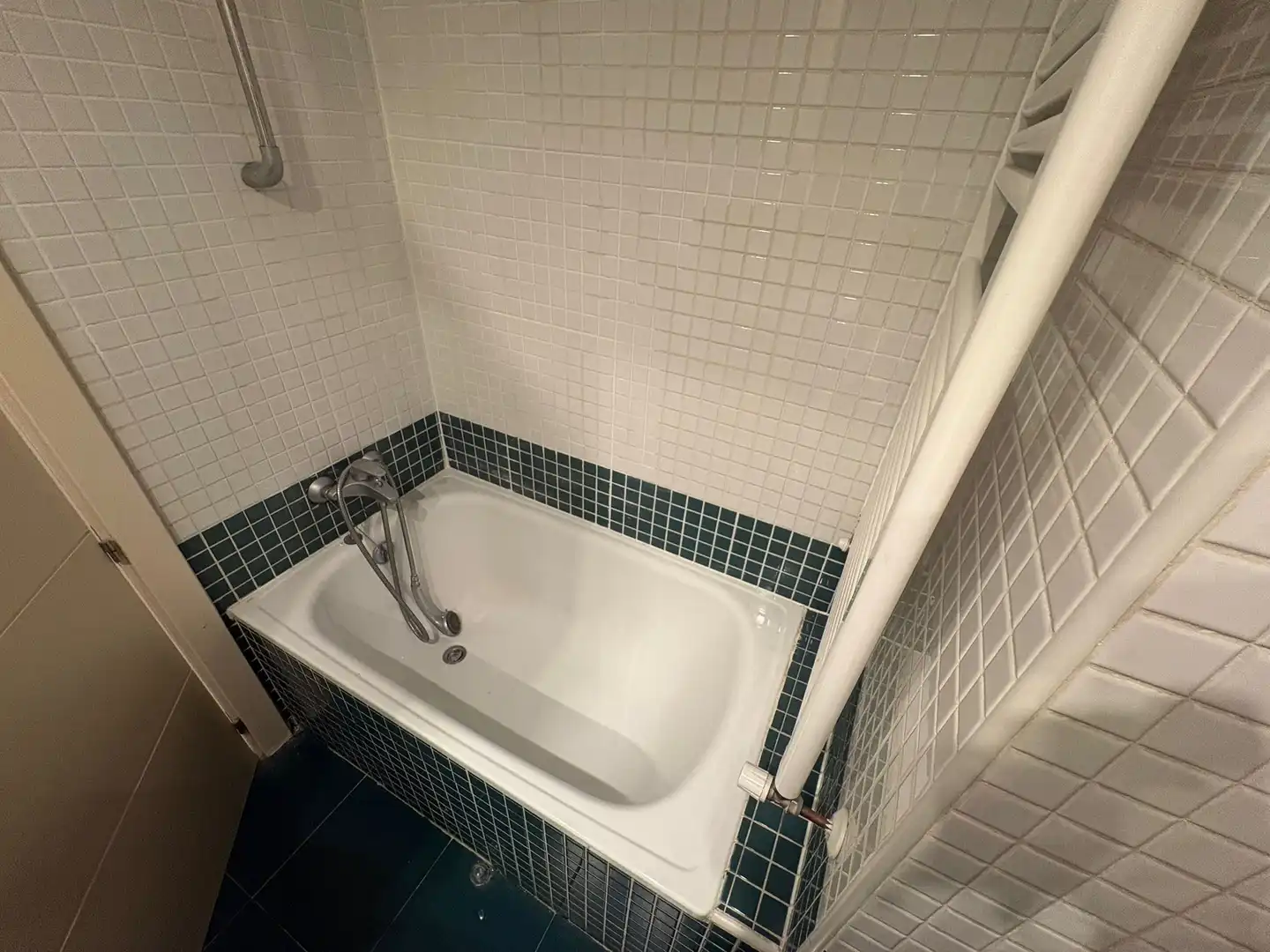 Baño de Piso de alquiler en Madrid con Aire acondicionado, Calefacción y Jardín privado