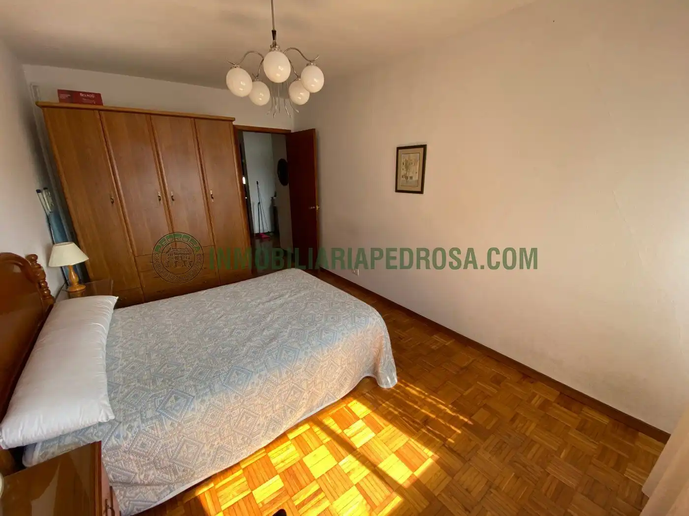 Schlafzimmer von Wohnung zur Miete in Pontevedra Capital  mit Heizung, Parkett und Möbliert