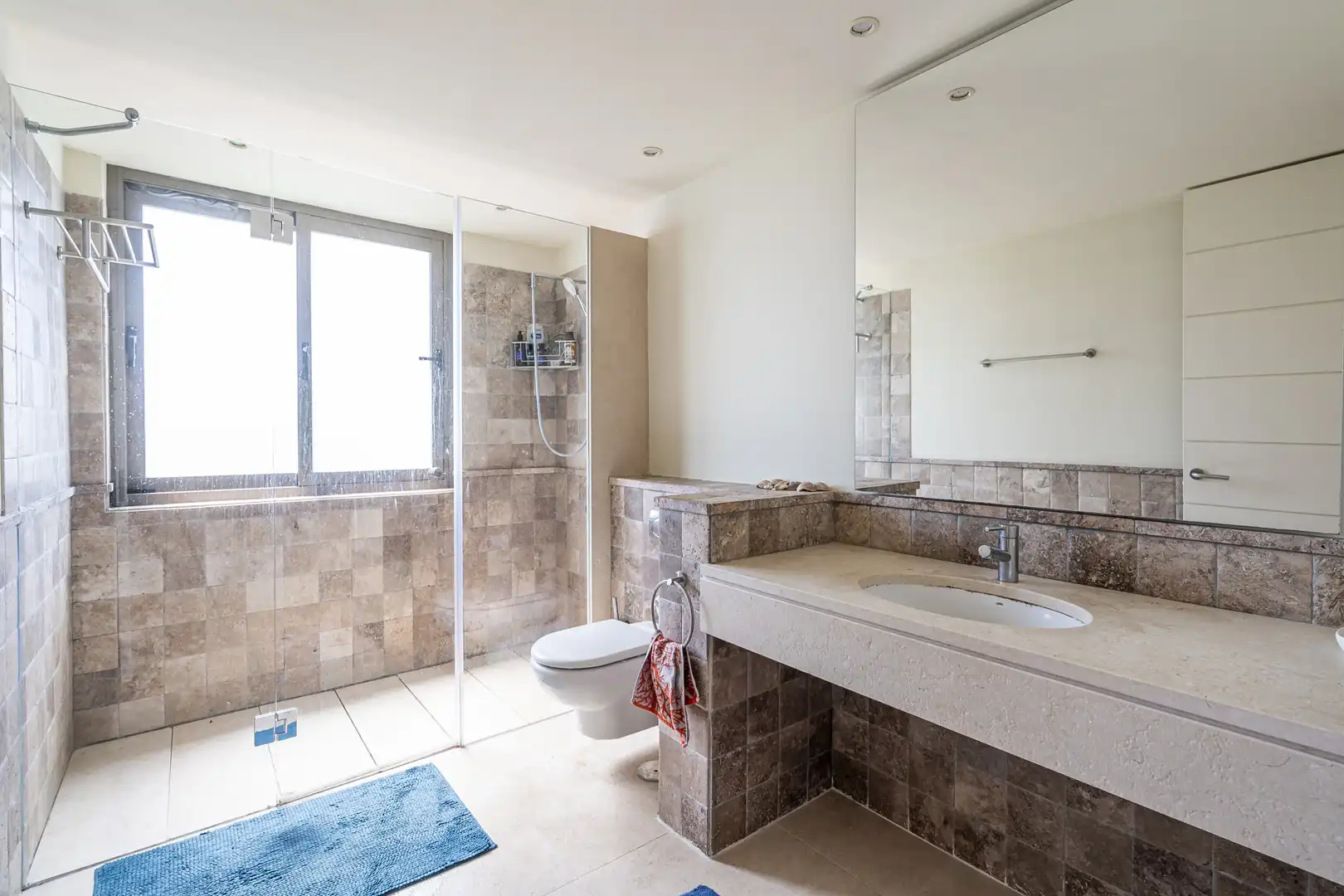 Bathroom of Attic for sale in Benahavís  with Air Conditioner, Terrace and Storage room