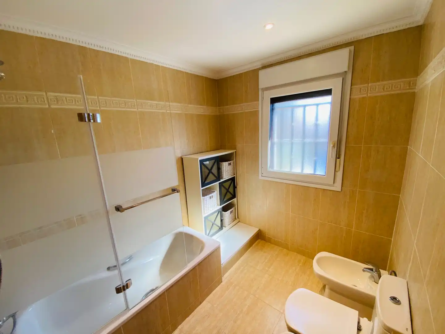 Baño de Casa adosada en venta en Navalcarnero con Aire acondicionado, Calefacción y Jardín privado