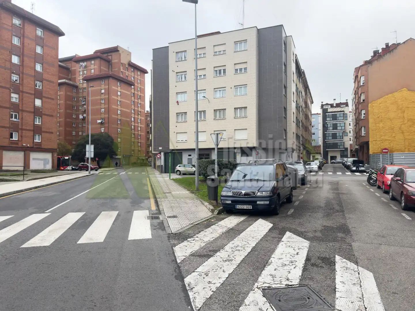 Vista exterior de Local en venta en Gijón 