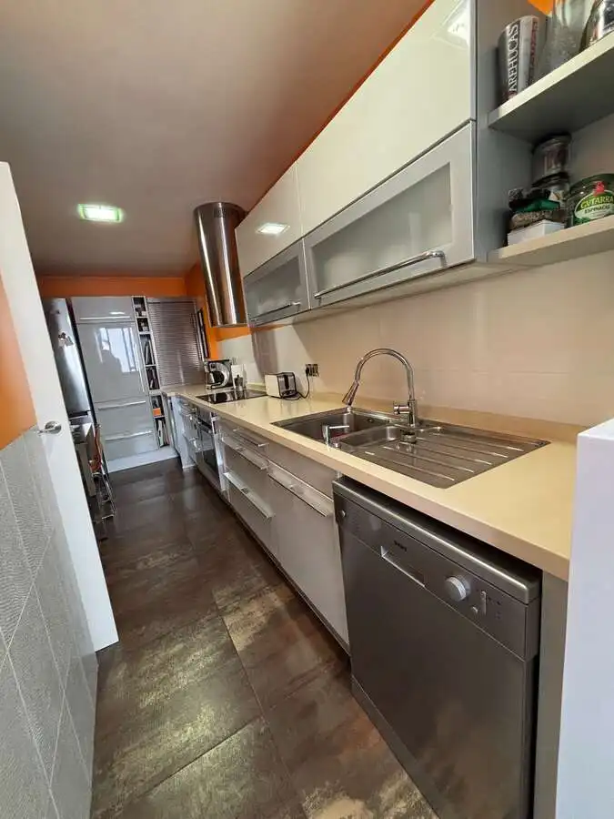 Cocina de Piso en venta en Las Palmas de Gran Canaria con Aire acondicionado y Piscina