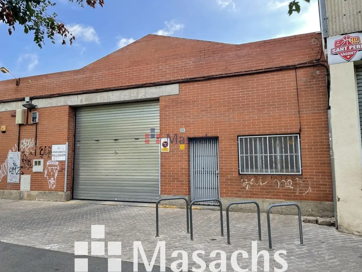 Vista exterior de Nave industrial de alquiler en Terrassa