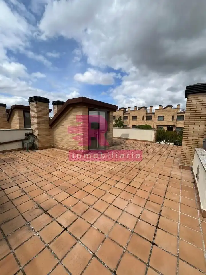 Terrasse von Einfamilien-Reihenhaus zum Verkauf in Cabrerizos mit Heizung, Privatgarten und Terrasse