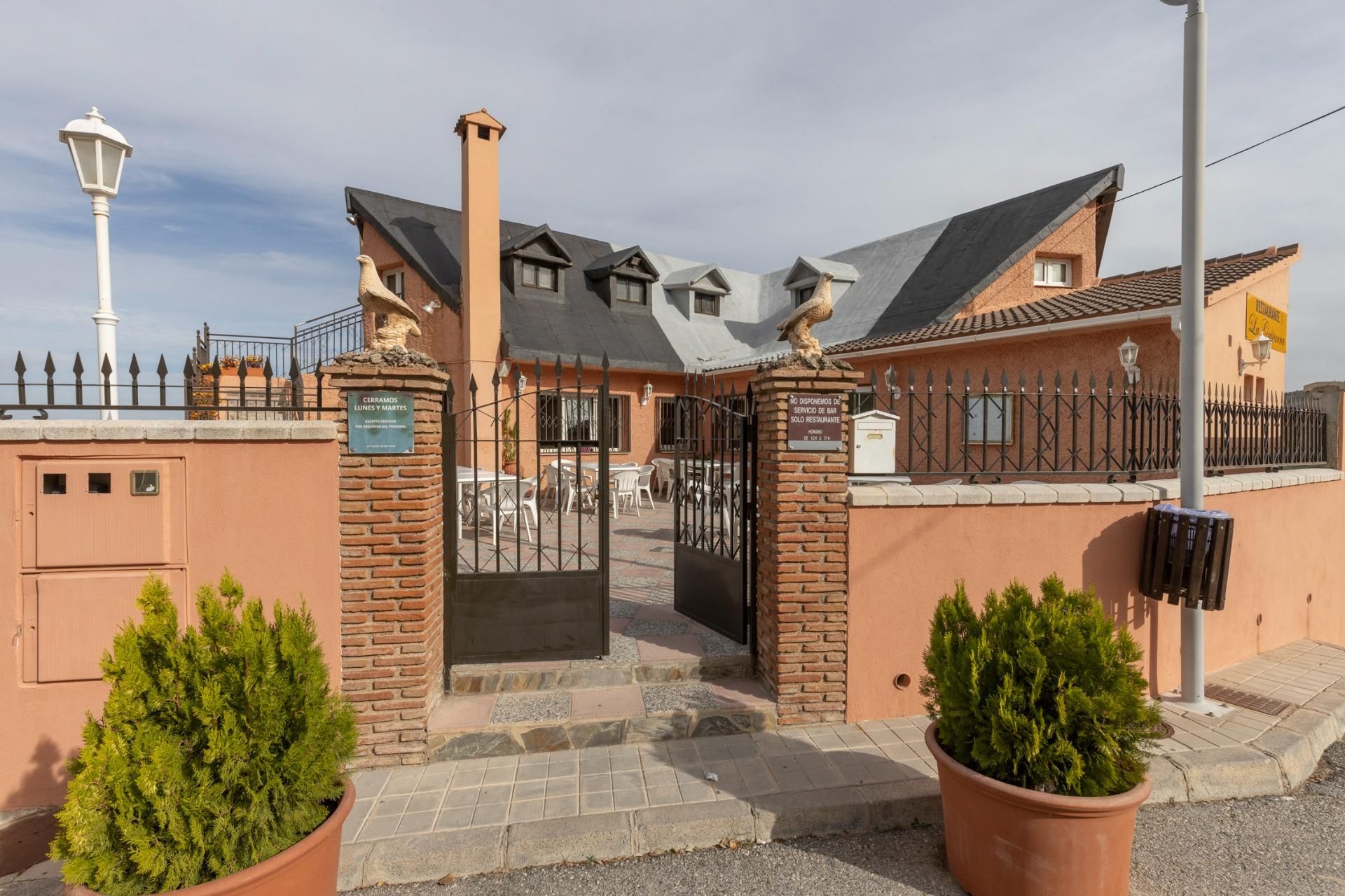 Premises for sale in Cumbres Verdes