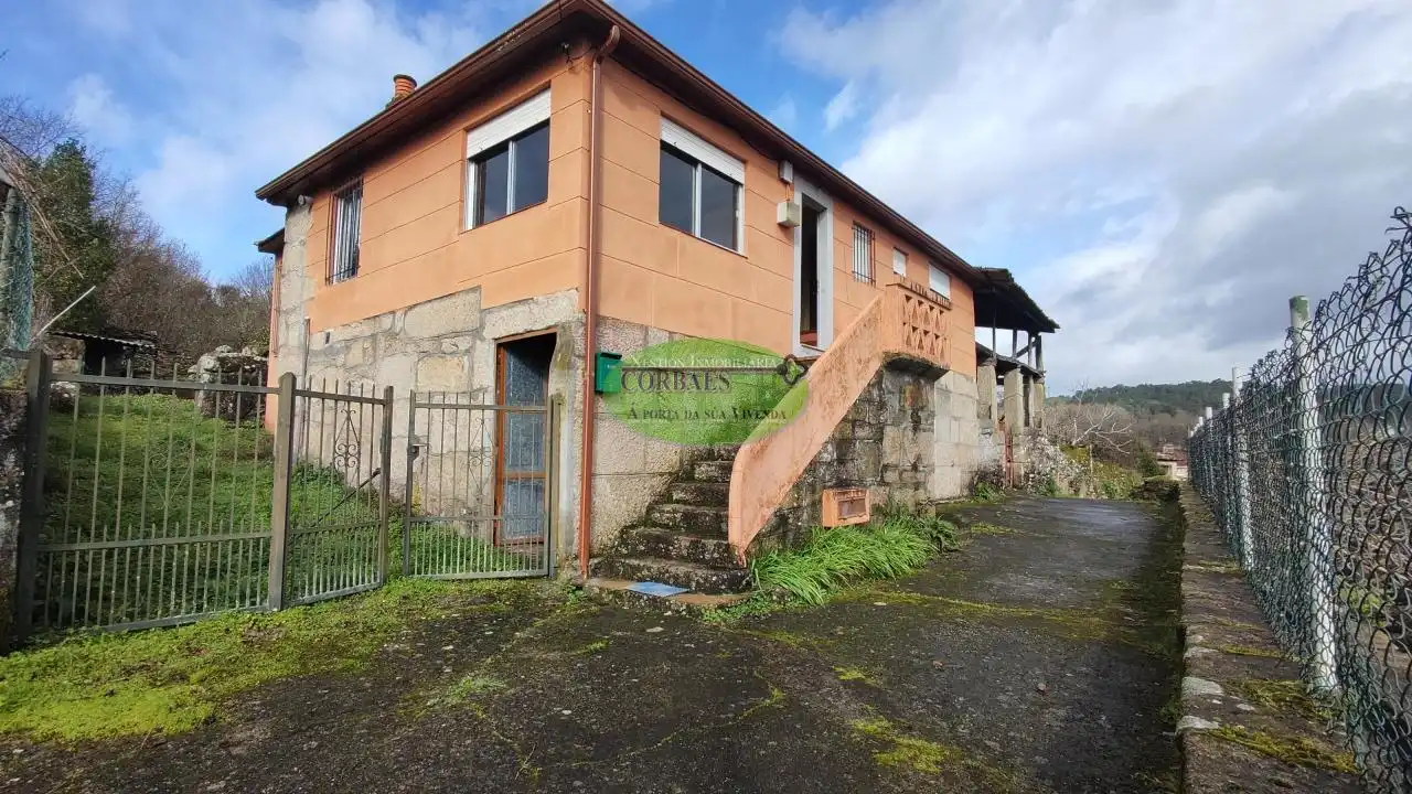 Casa amb jardí en venda a Maside
