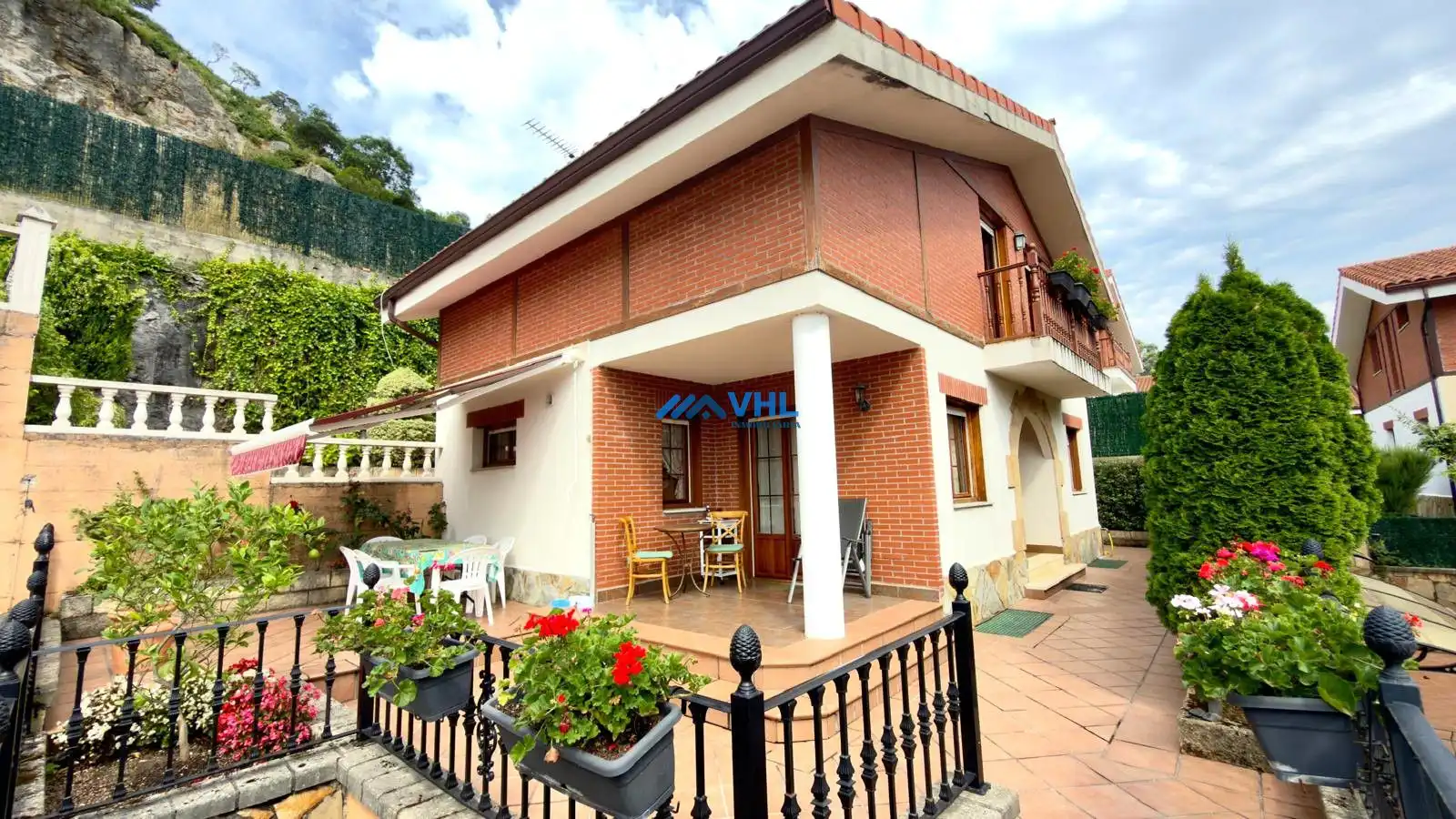 Exterior view of Houses for sale in Castro-Urdiales  with Heating, Private garden and Balcony
