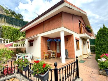 Villa mit Balkon zum Verkauf in Barrio Llantada