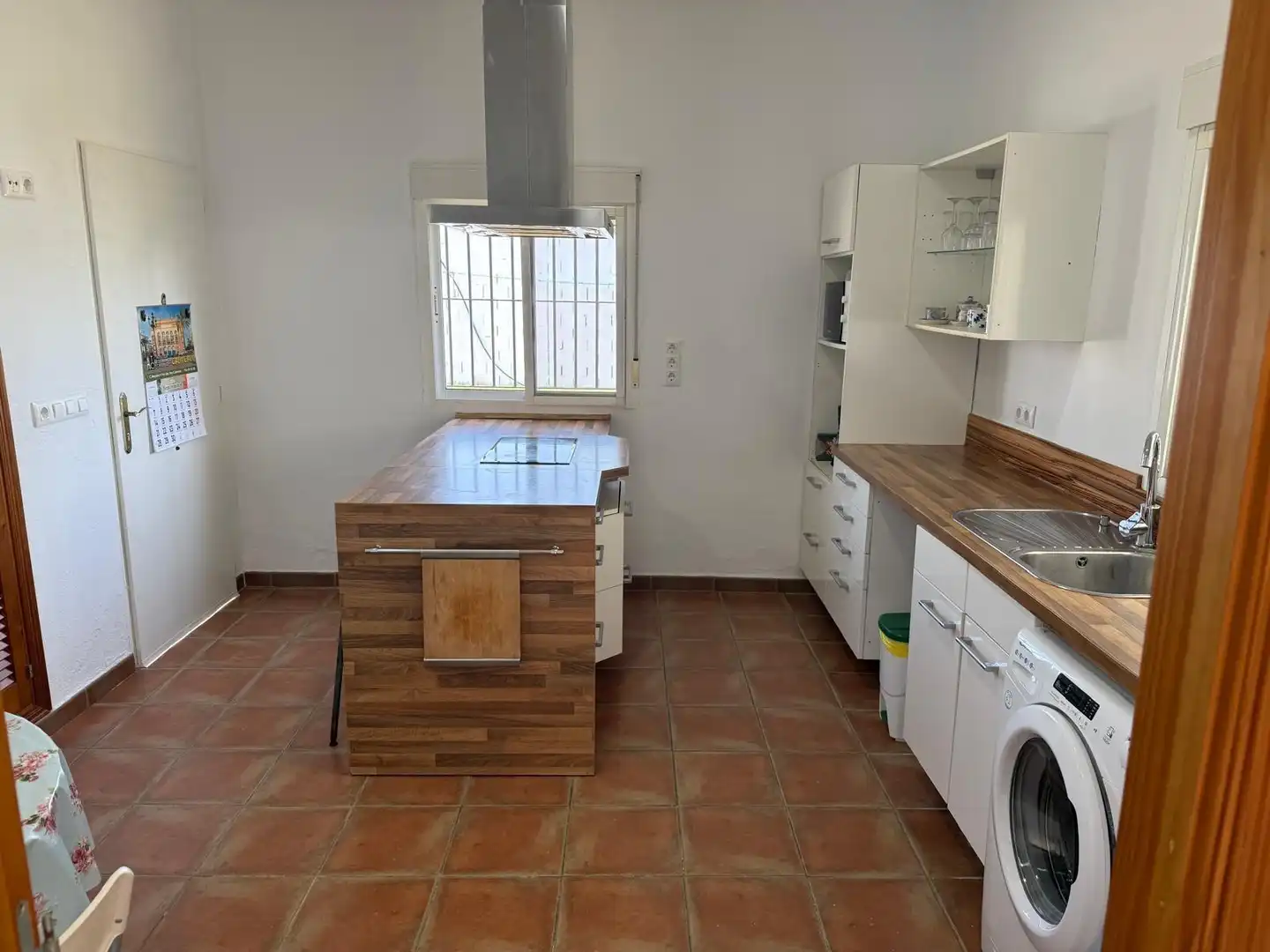 Cocina de Piso para compartir en Chiclana de la Frontera con Jardín privado y Amueblado
