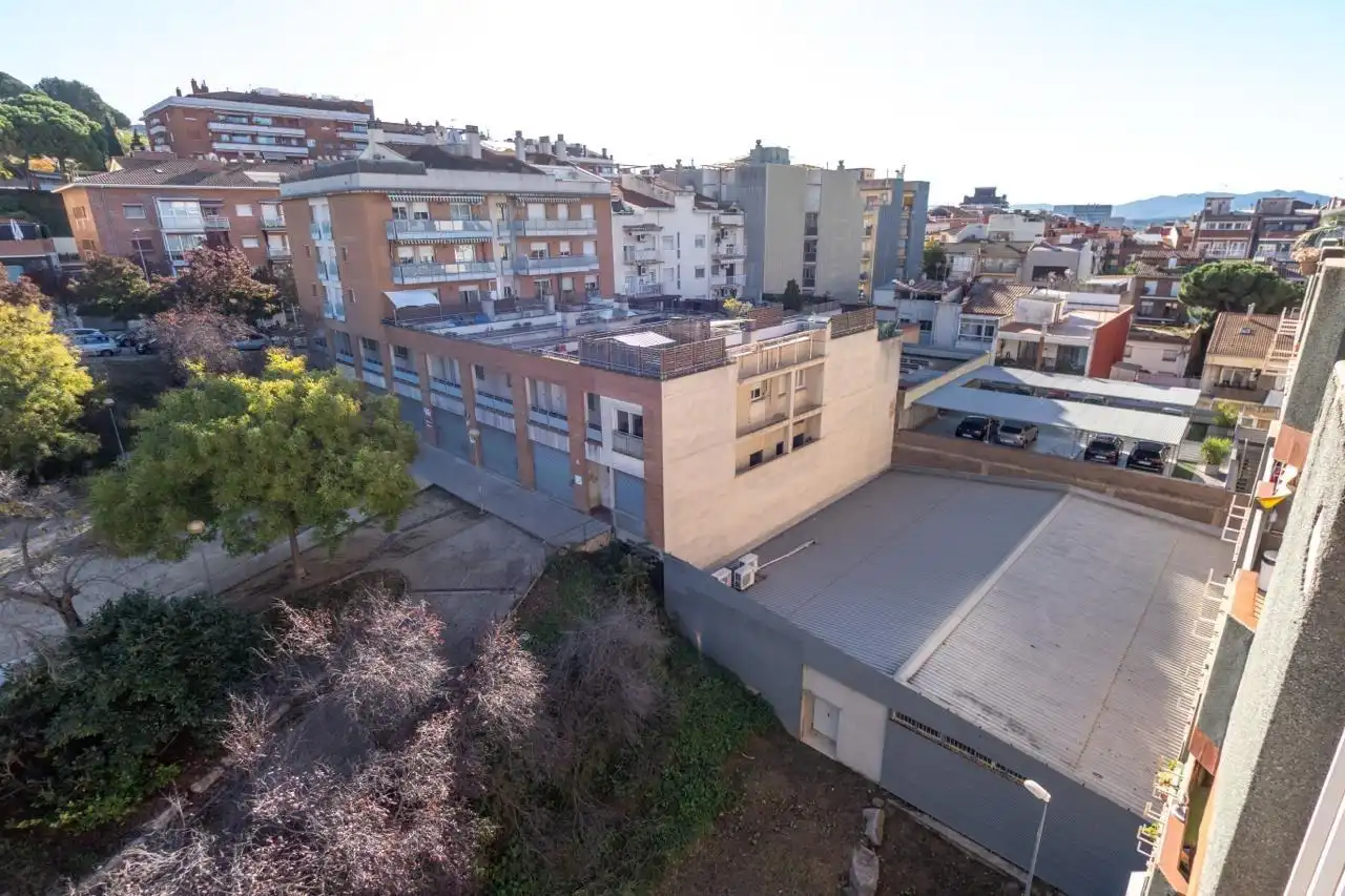 Vista exterior de Pis de lloguer en Granollers amb Terrassa i Balcó