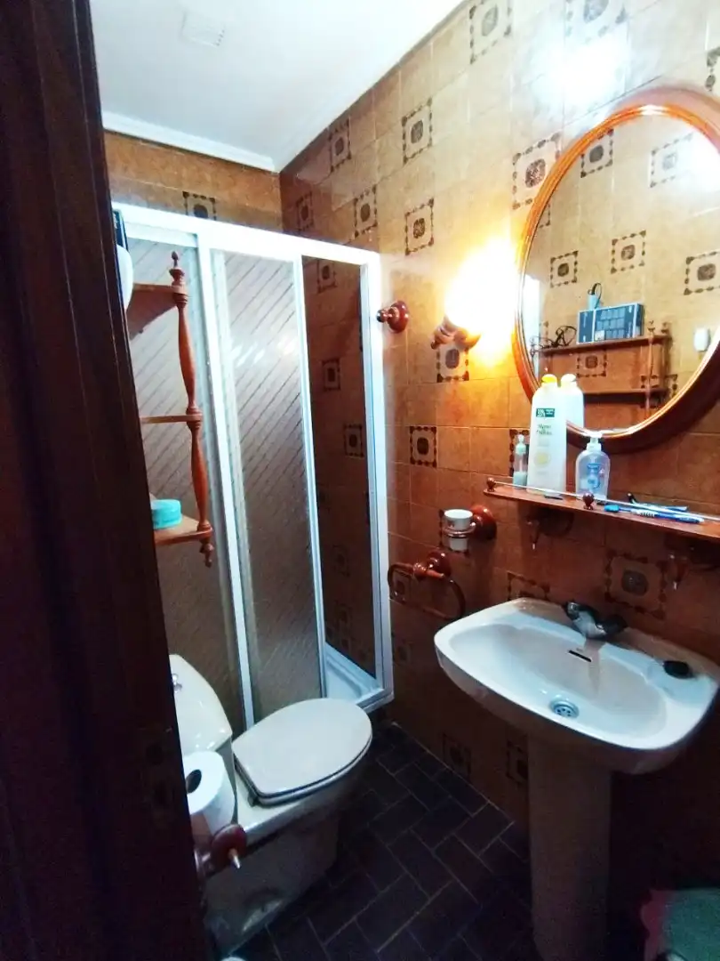 Baño de Casa o chalet de alquiler en Medina de Pomar con Calefacción, Jardín privado y Terraza