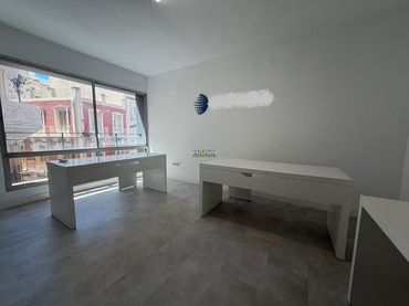 Oficina amb ascensor de lloguer a Calle Jara