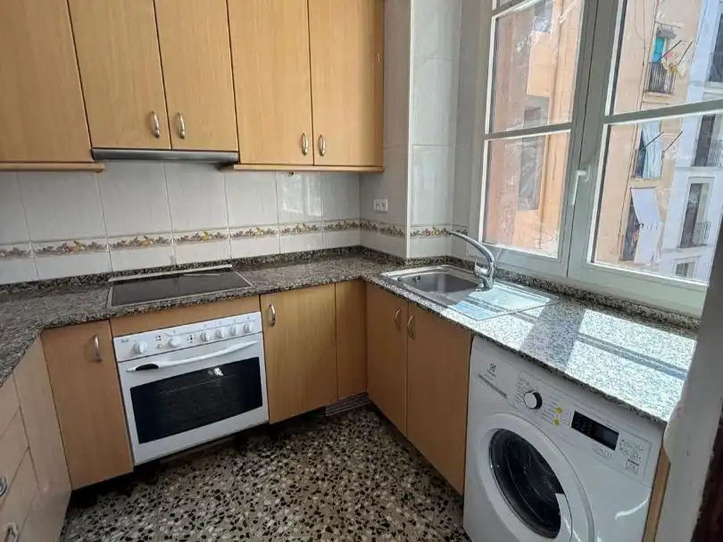 Flat with lift for sale in Carrer Nou de la Rambla 108, imagen 3
