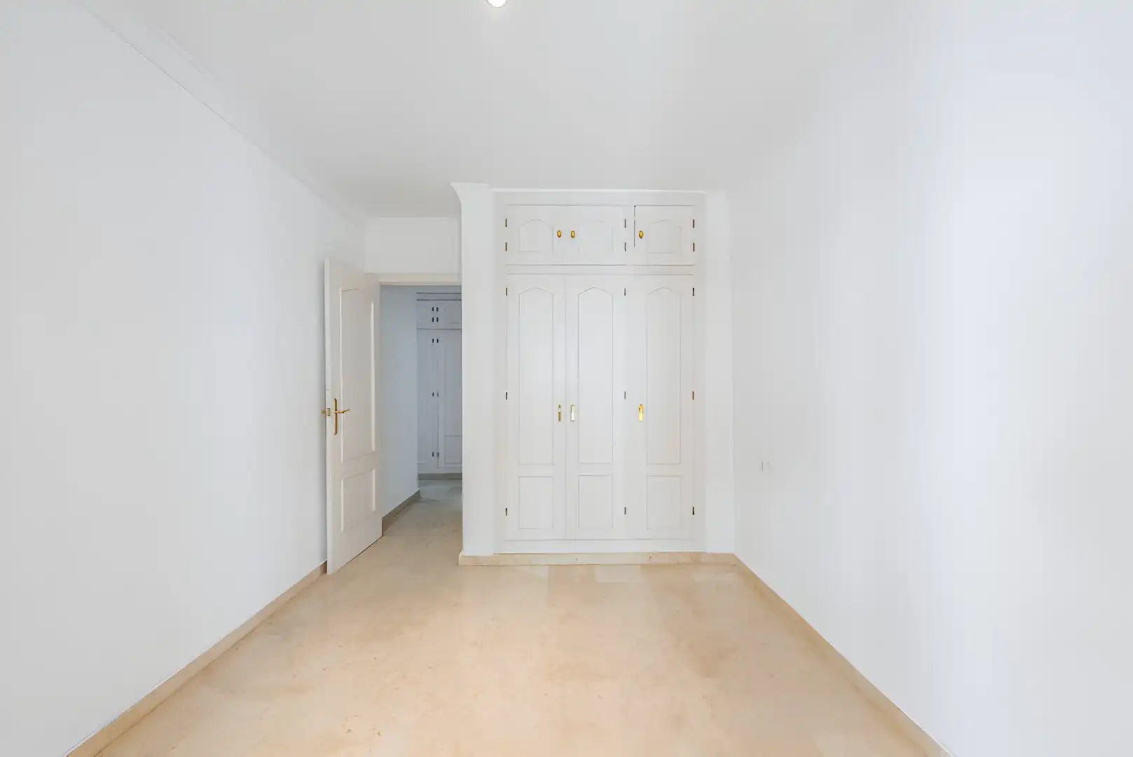 Dormitori de Apartament en venda en Estepona amb Aire condicionat, Terrassa i Balcó