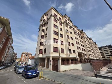 Pis amb ascensor en venda a Calle Fernández Corujedo