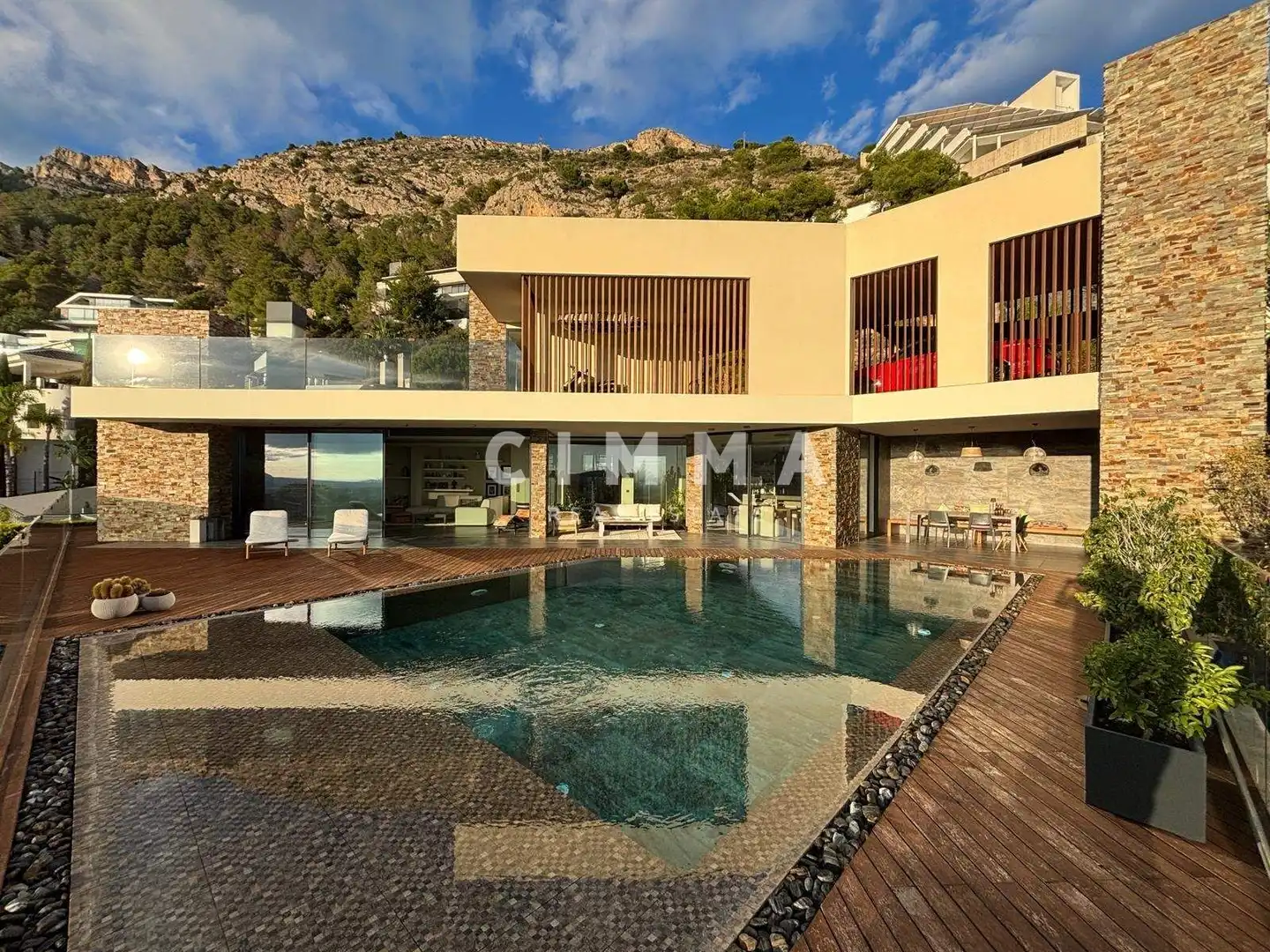 Chalet con piscina en venta en Calle de Alemania