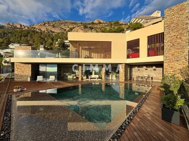 Chalet con piscina en venta en Calle de Alemania