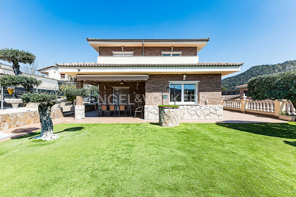 Exterior view of House or chalet for sale in La Torre de Claramunt  with Heating