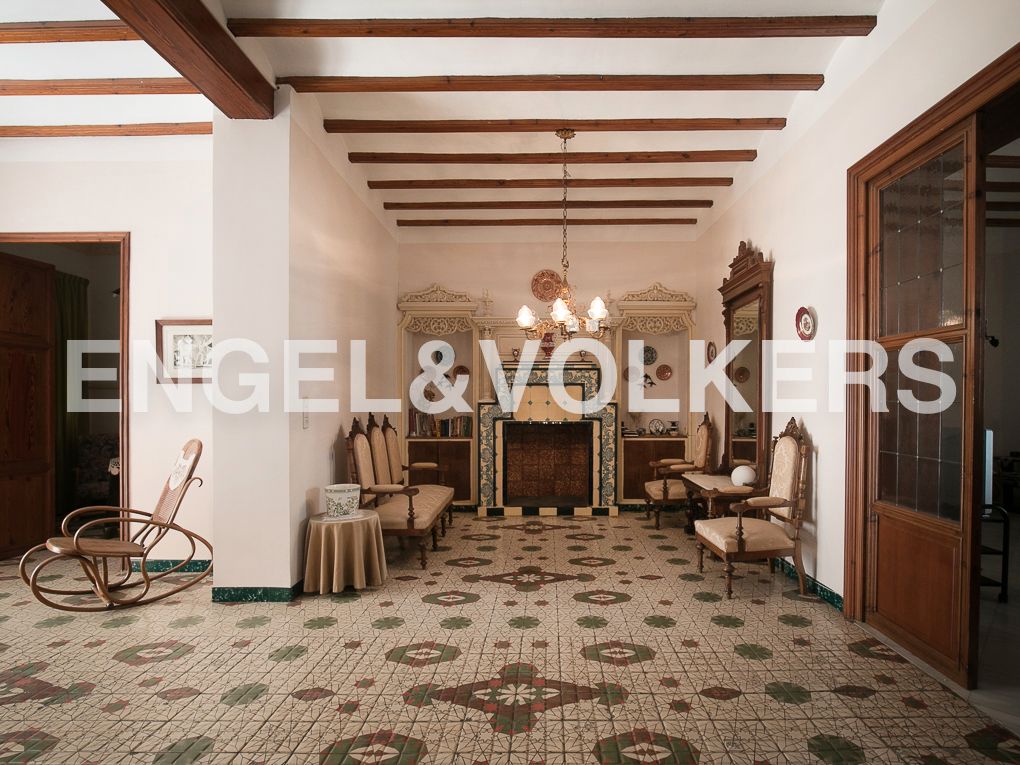 House or chalet for sale in Alfauir  with Air Conditioner, Heating and Furnished