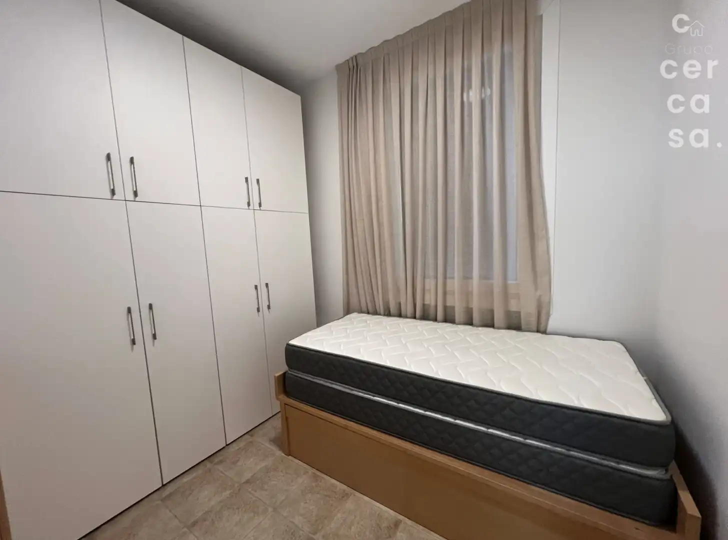Habitación de Piso de alquiler en Valencia con Aire acondicionado y Amueblado