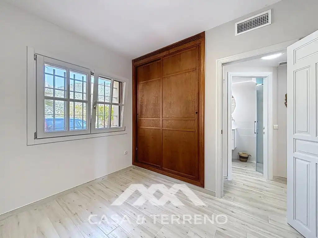 Dormitori de Casa o xalet en venda en Alcaucín amb Aire condicionat, Terrassa i Piscina