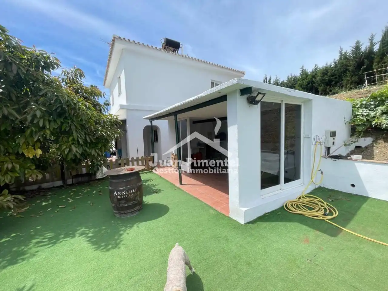 Vista exterior de Finca rústica en venda en Estepona amb Aire condicionat, Jardí privat i Terrassa
