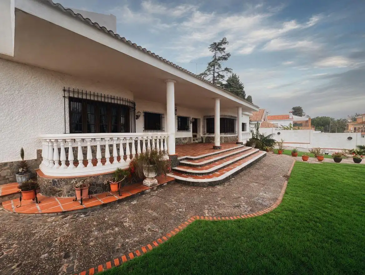 Casa amb piscina en venda a Churriana, imagen 2