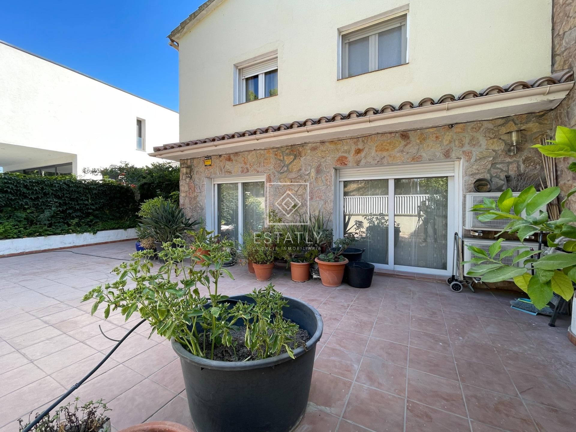 Vista exterior de Casa adosada en venta en Empuriabrava con Calefacción