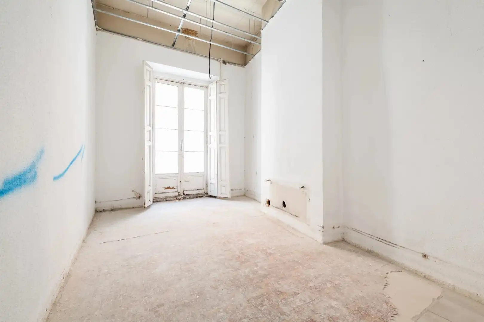 Habitación de Piso en venta en Madrid con Balcón